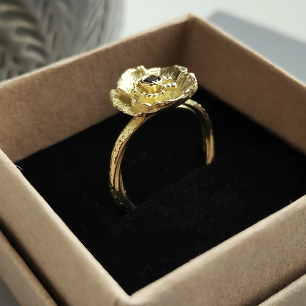 “Wild” 18ct Gold Poppy Ring